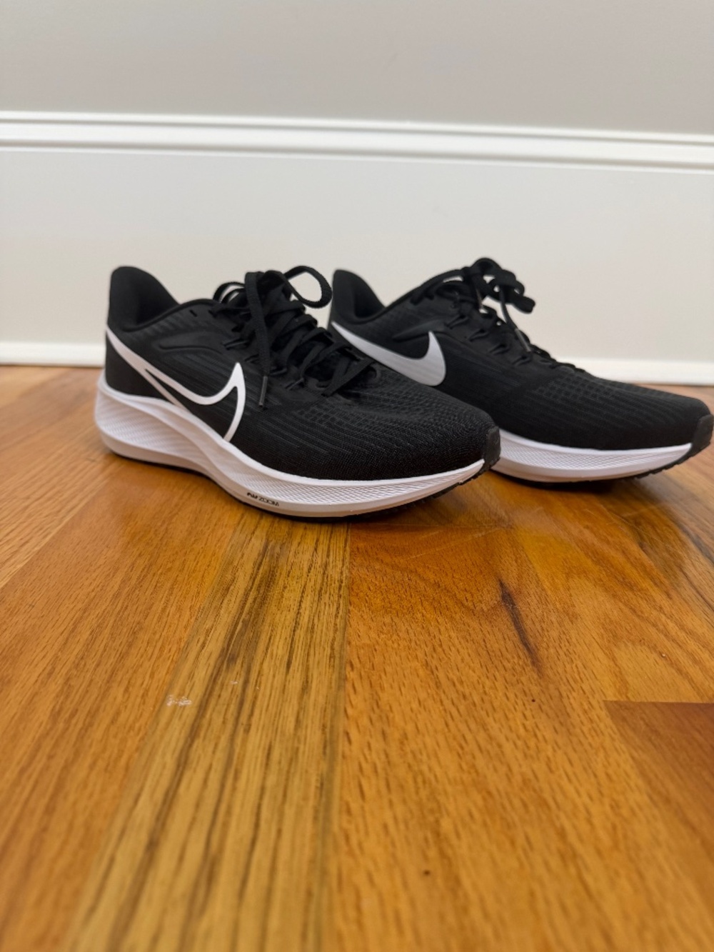 Nike Air Zoom Black White Running Shoes Women’s 7 NWT